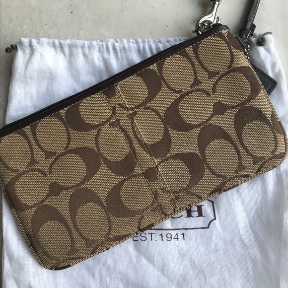 🔥AUTHENTIC COACH WRISTLET🔥 - Picture 4 of 5